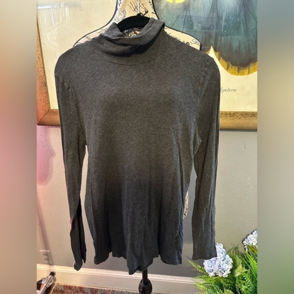 J crew mercantile turtleneck. Euc